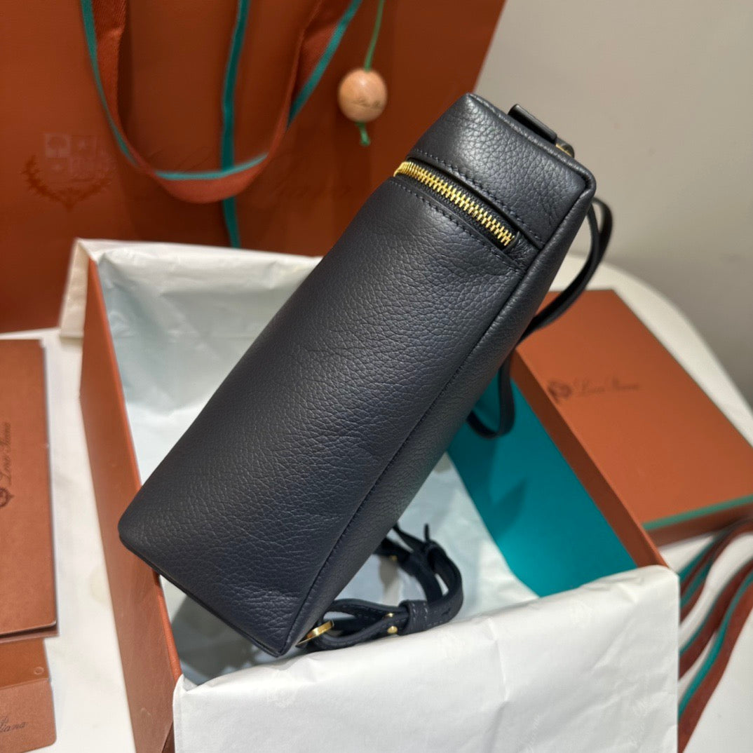 로로피아나 엑스트라포켓 백팩 L23.5 (블루 네이비/금장)