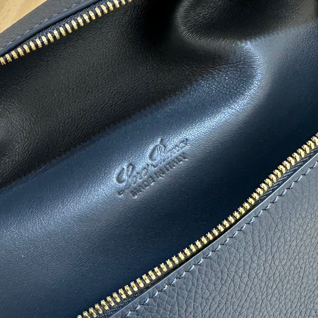 로로피아나 엑스트라포켓 백팩 L23.5 (블루 네이비/금장)