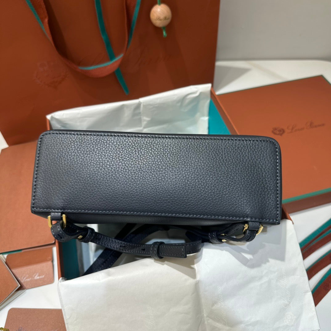 로로피아나 엑스트라포켓 백팩 L23.5 (블루 네이비/금장)