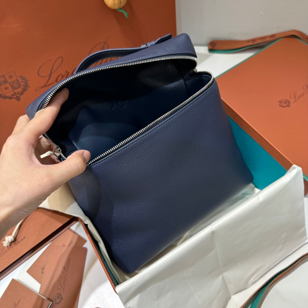 로로피아나 엑스트라포켓 백팩 L23.5 (아르고 블루 멜란지/은장)