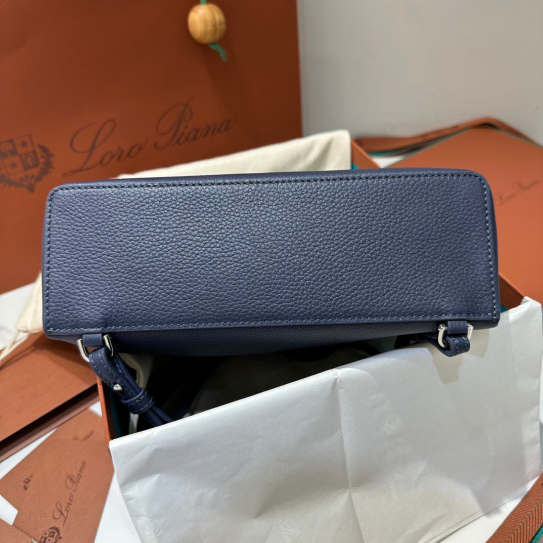 로로피아나 엑스트라포켓 백팩 L23.5 (아르고 블루 멜란지/은장)