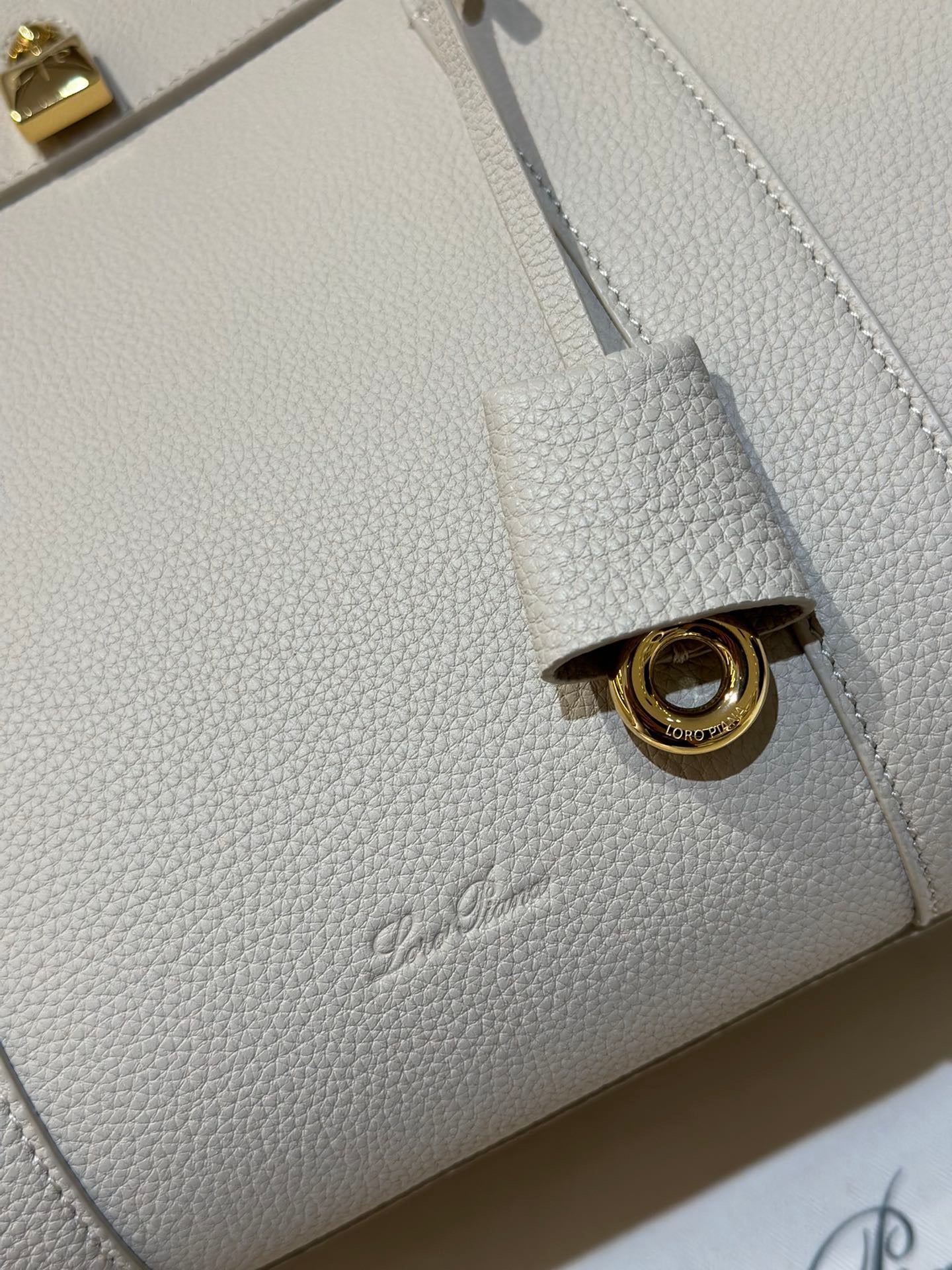 로로피아나 룸백 L32