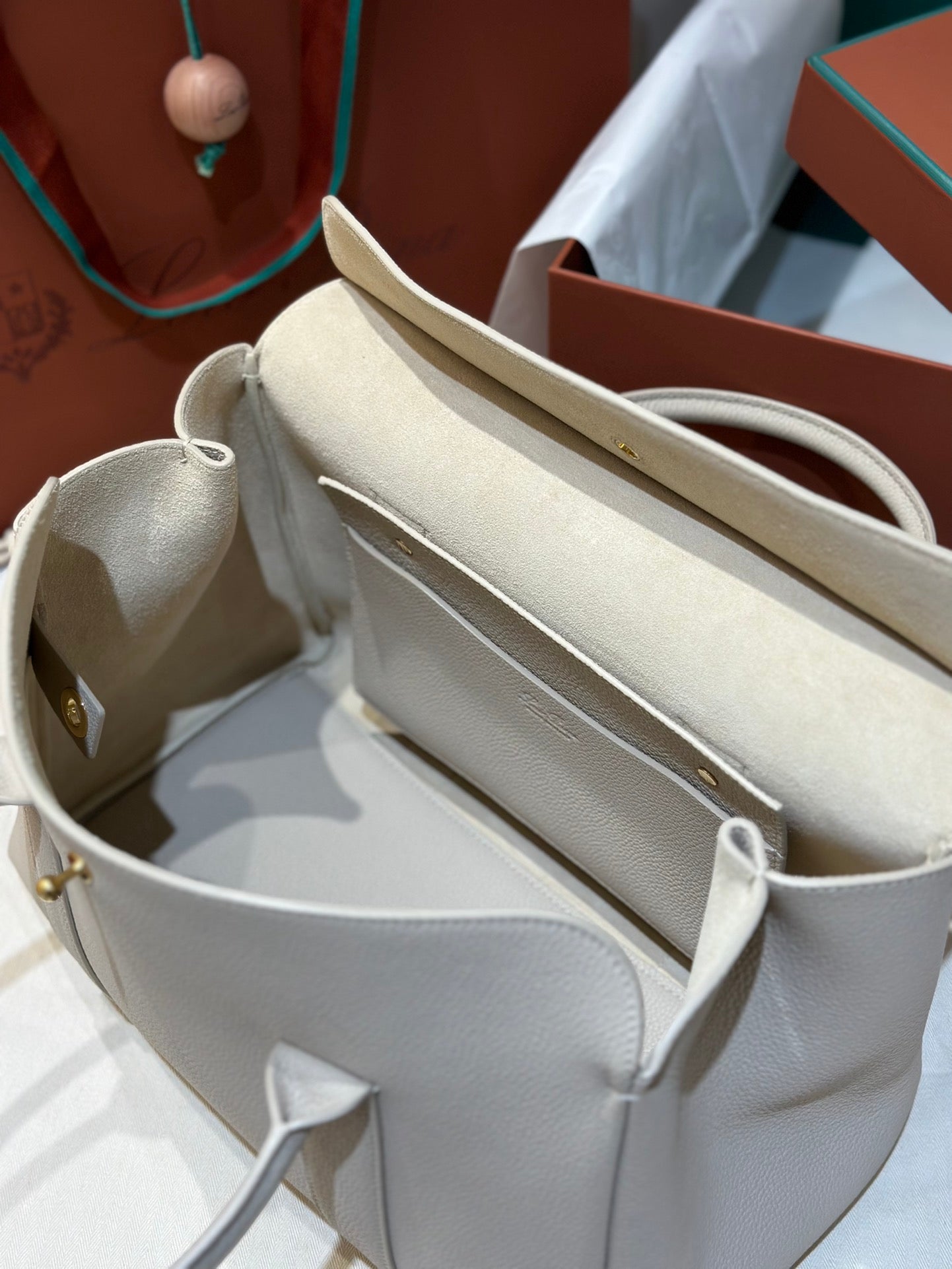 로로피아나 룸백 L32