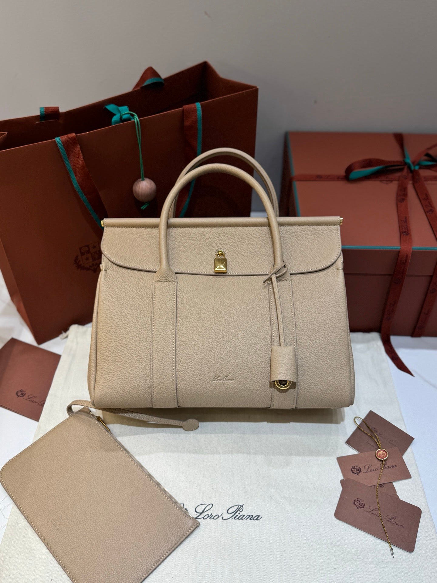 로로피아나 룸백 L32 (라이트 매스틱)