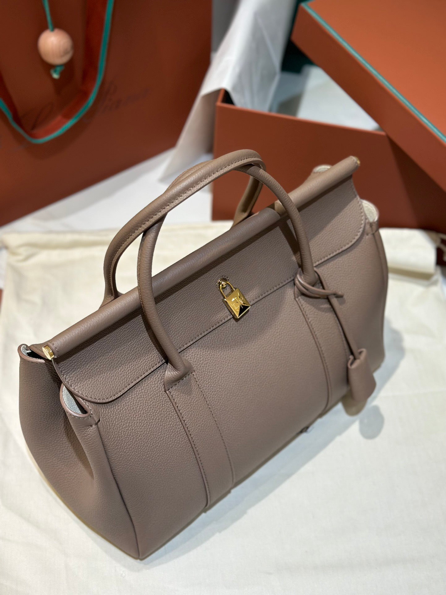 로로피아나 룸백 L32 (파슬)