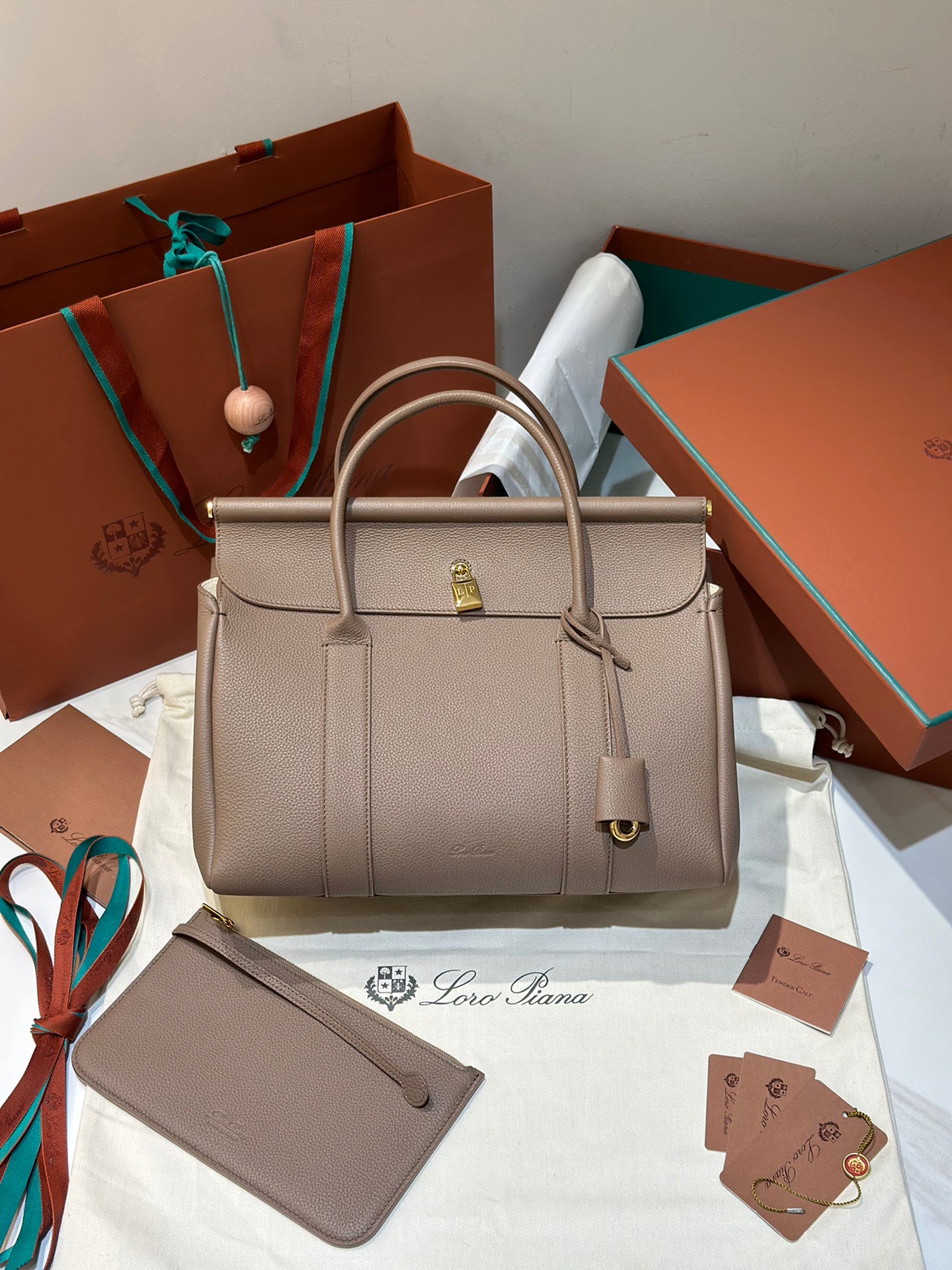 로로피아나 룸백 L32 (파슬)