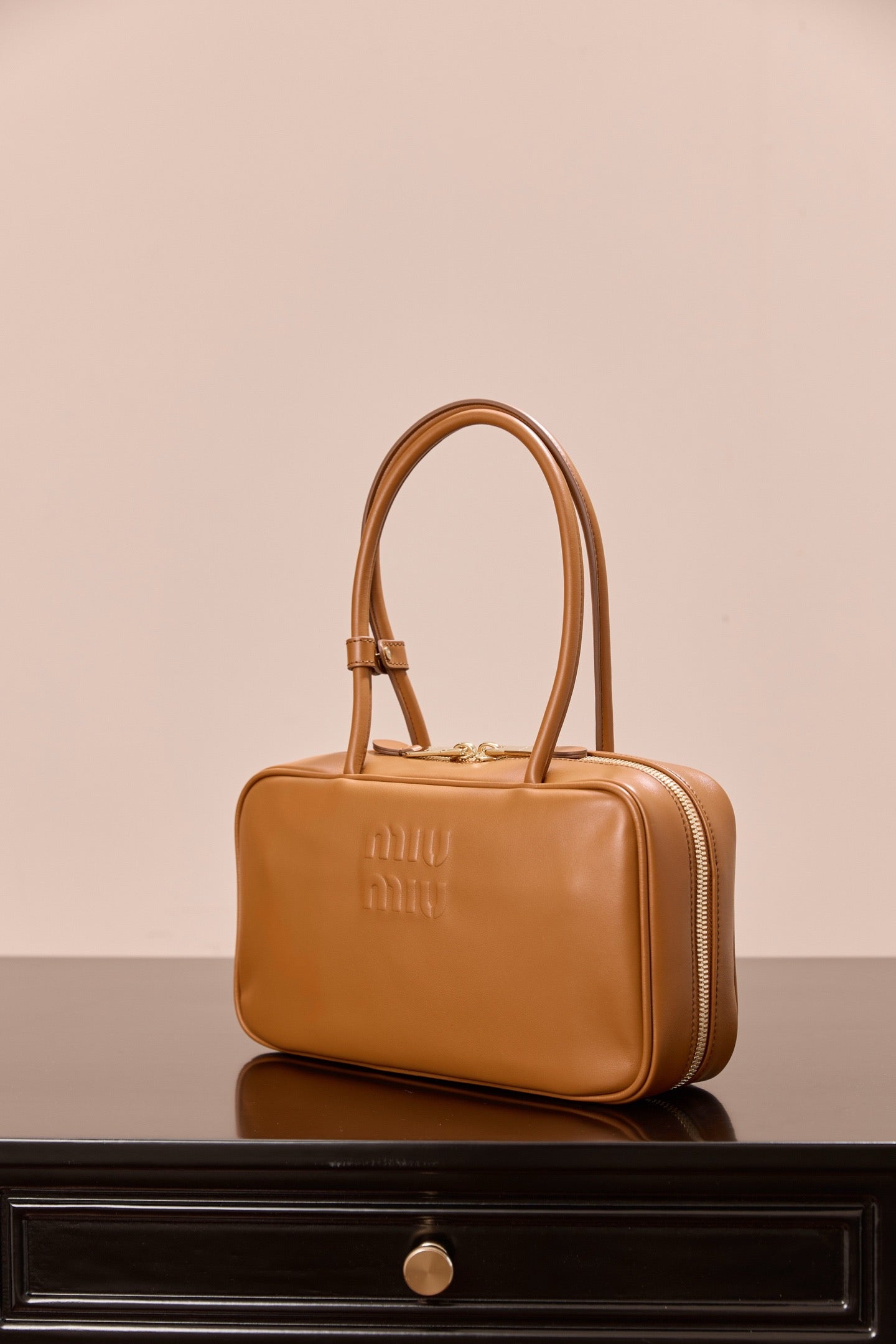 미우미우 보 백 미디움