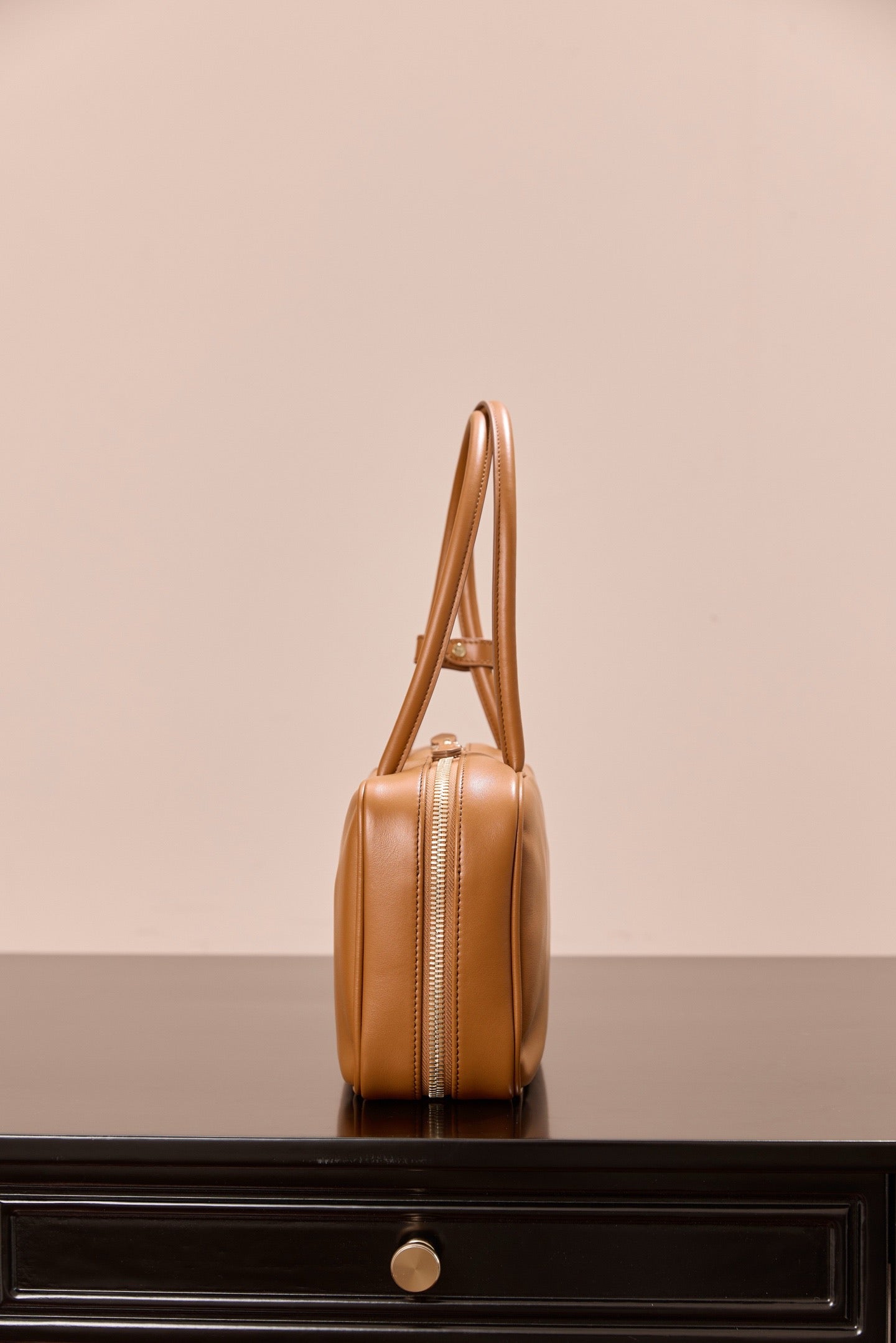 미우미우 보 백 미디움