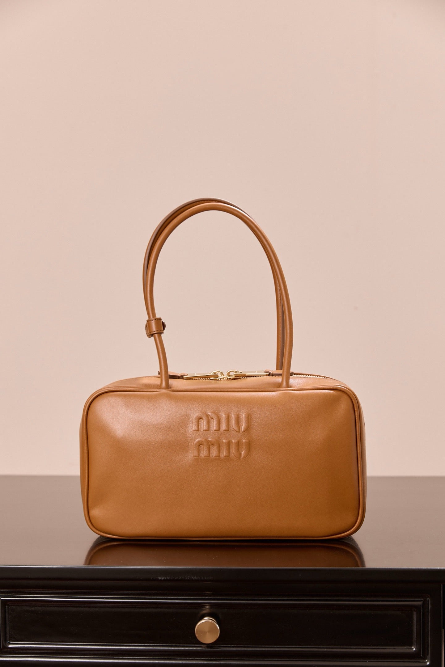 미우미우 보 백 미디움