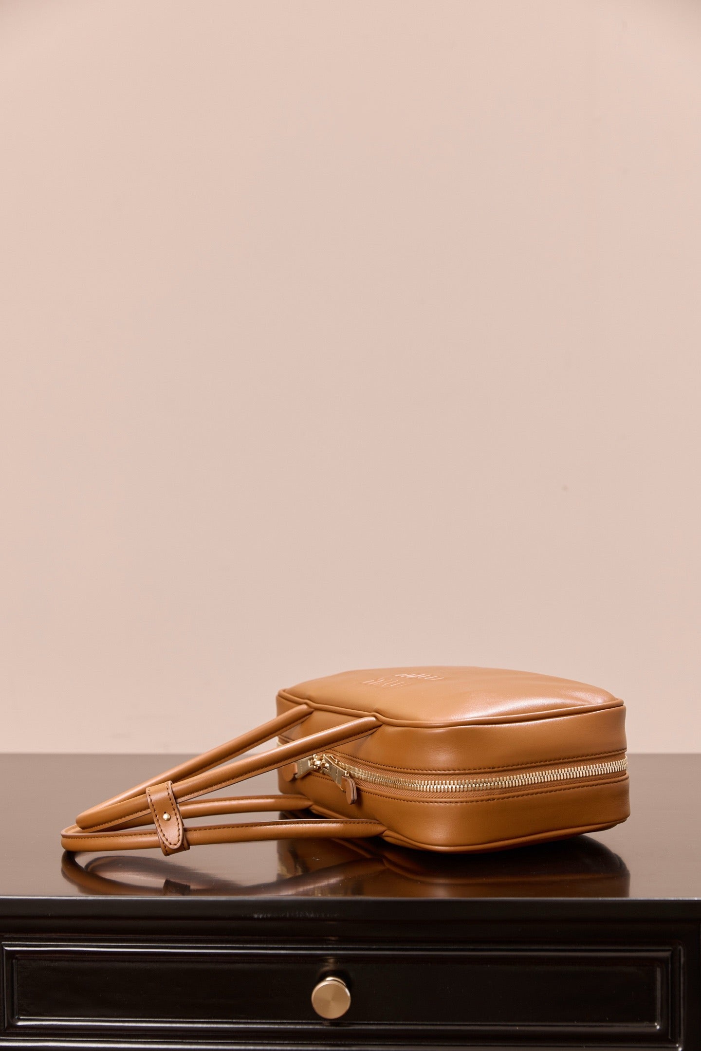 미우미우 보 백 미디움