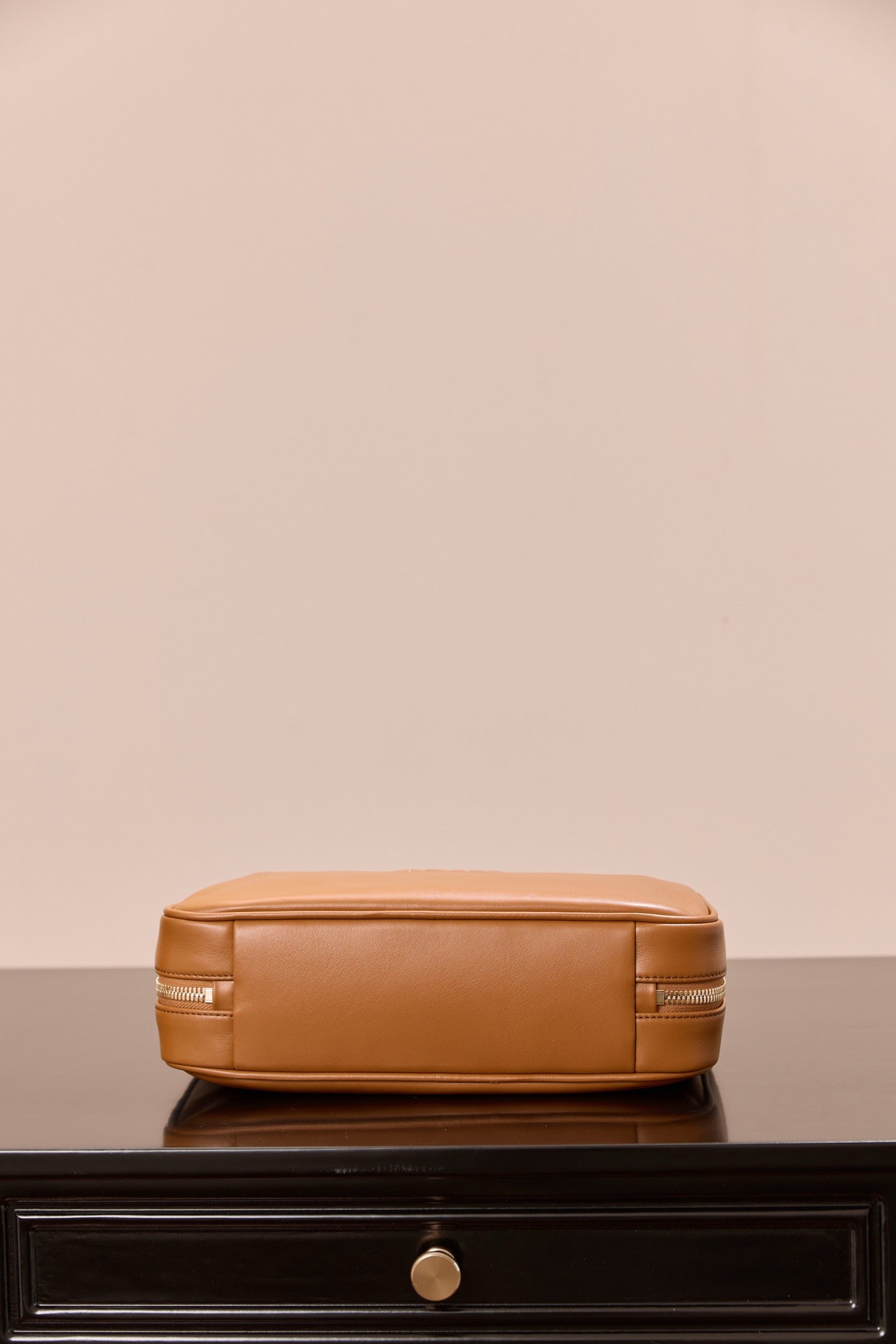 미우미우 보 백 미디움