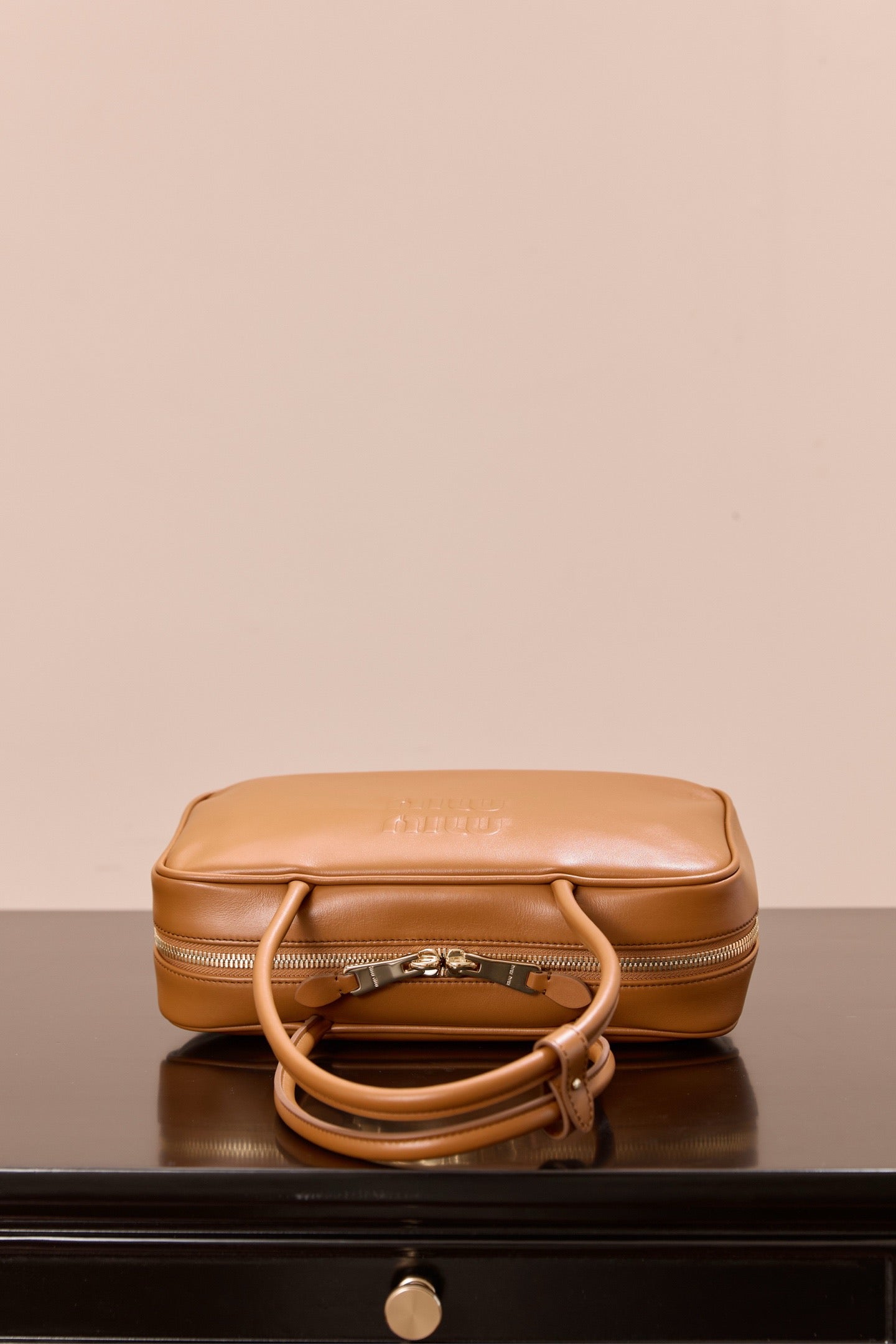 미우미우 보 백 미디움