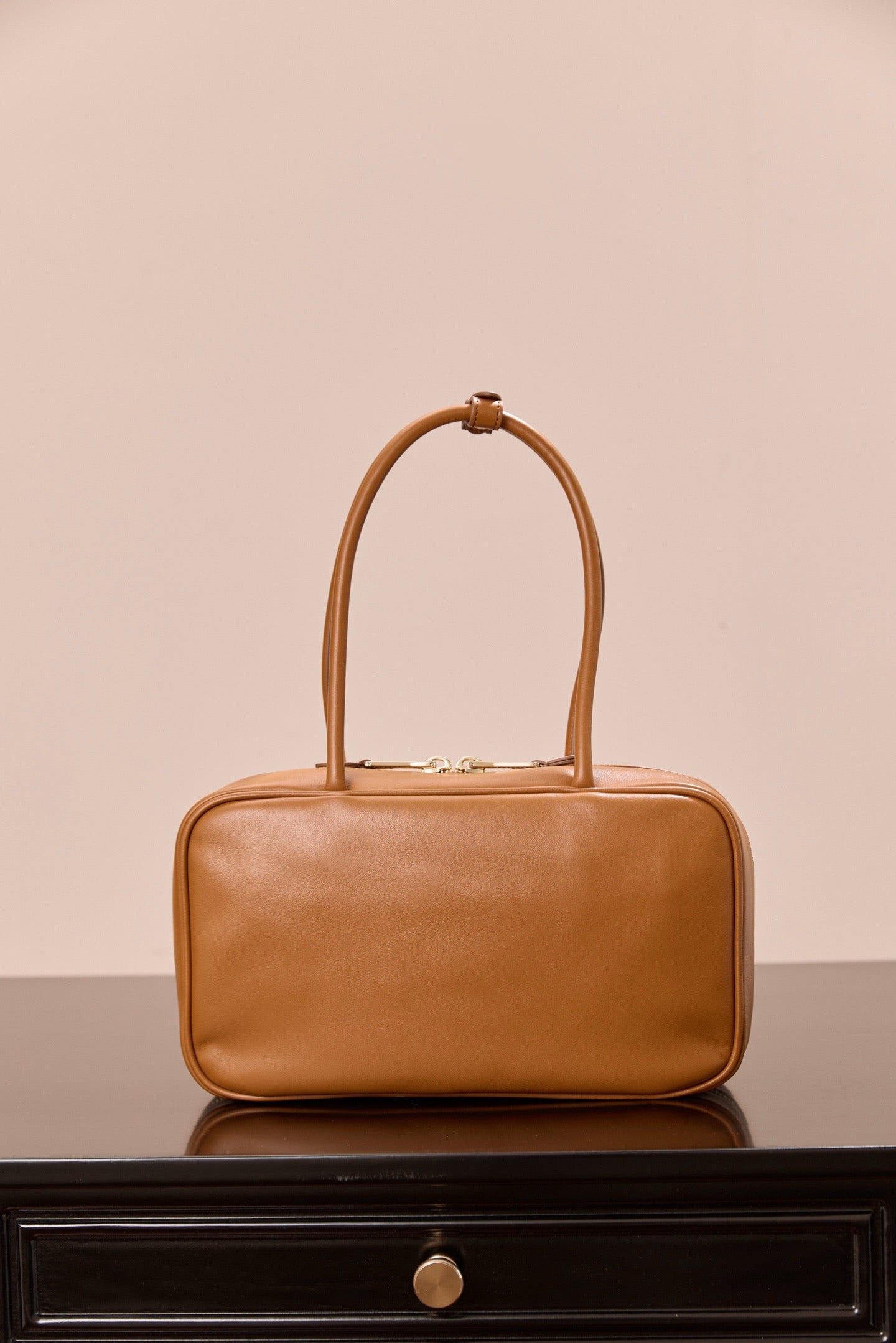 미우미우 보 백 미디움