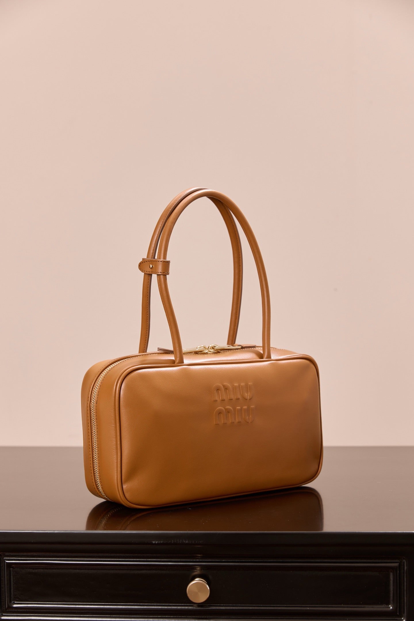 미우미우 보 백 미디움