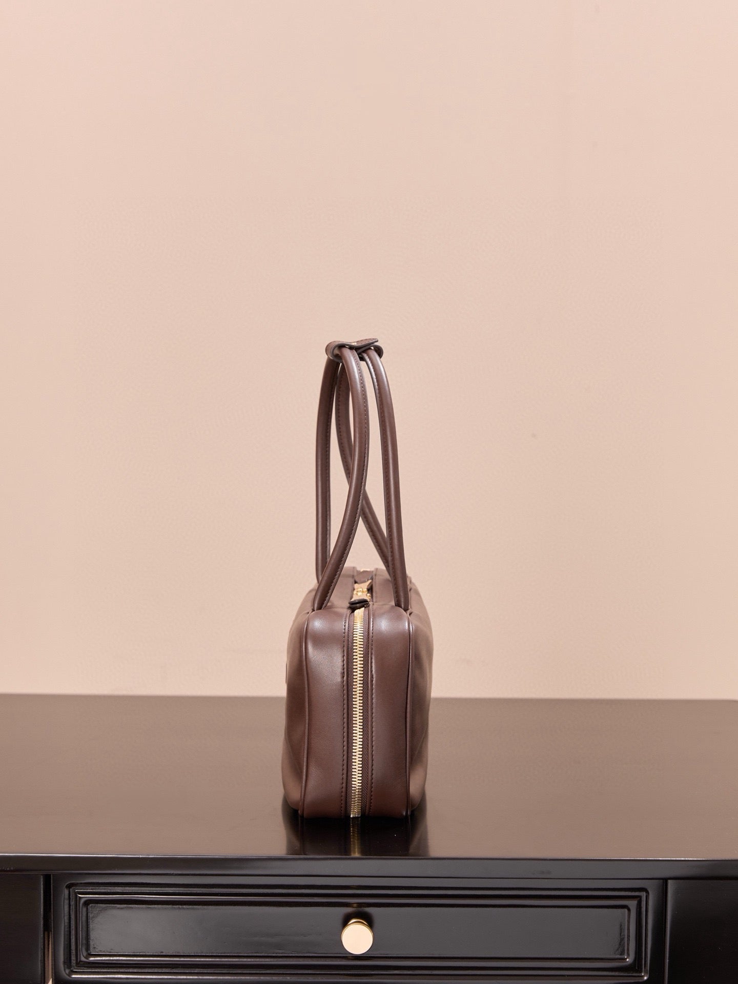 미우미우 보 백 미디움