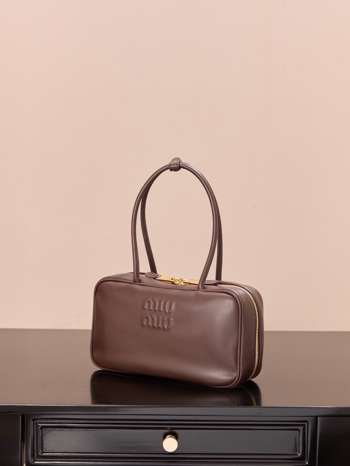 미우미우 보 백 미디움