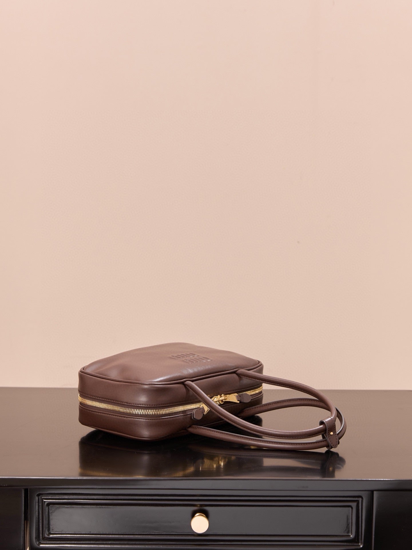 미우미우 보 백 미디움