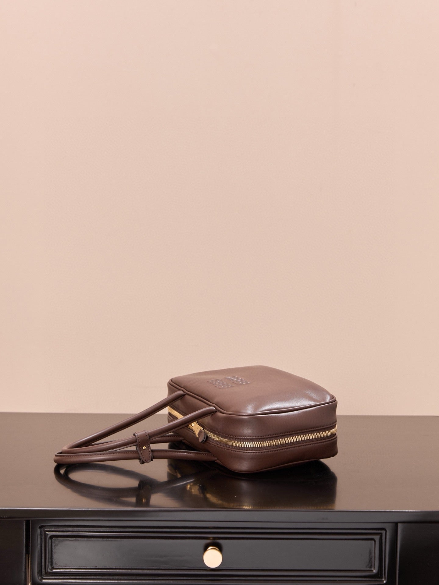 미우미우 보 백 미디움