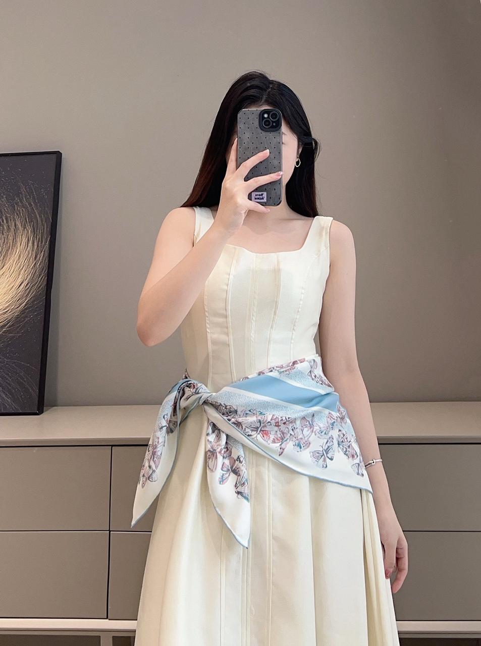 디올 스카프