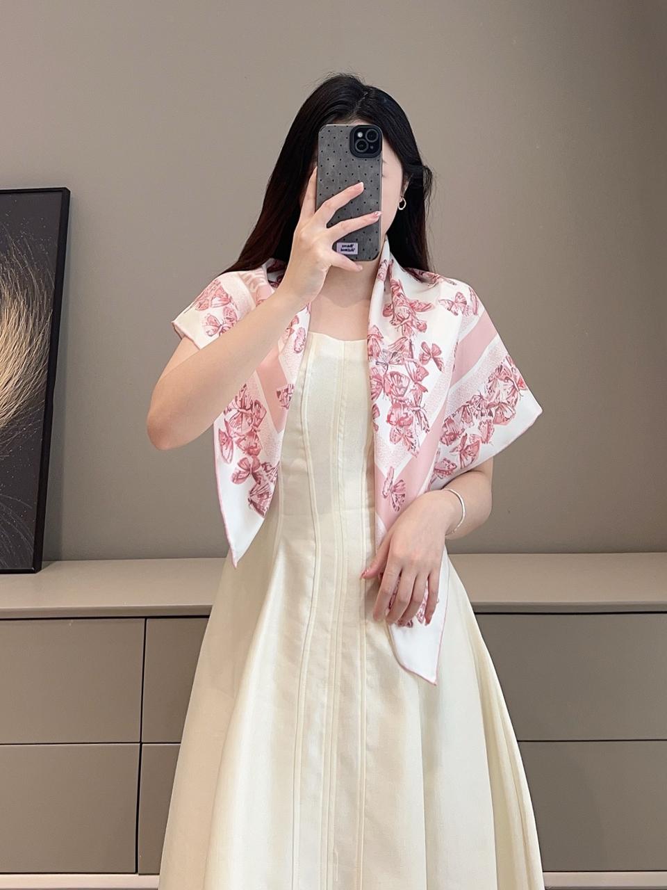 디올 스카프