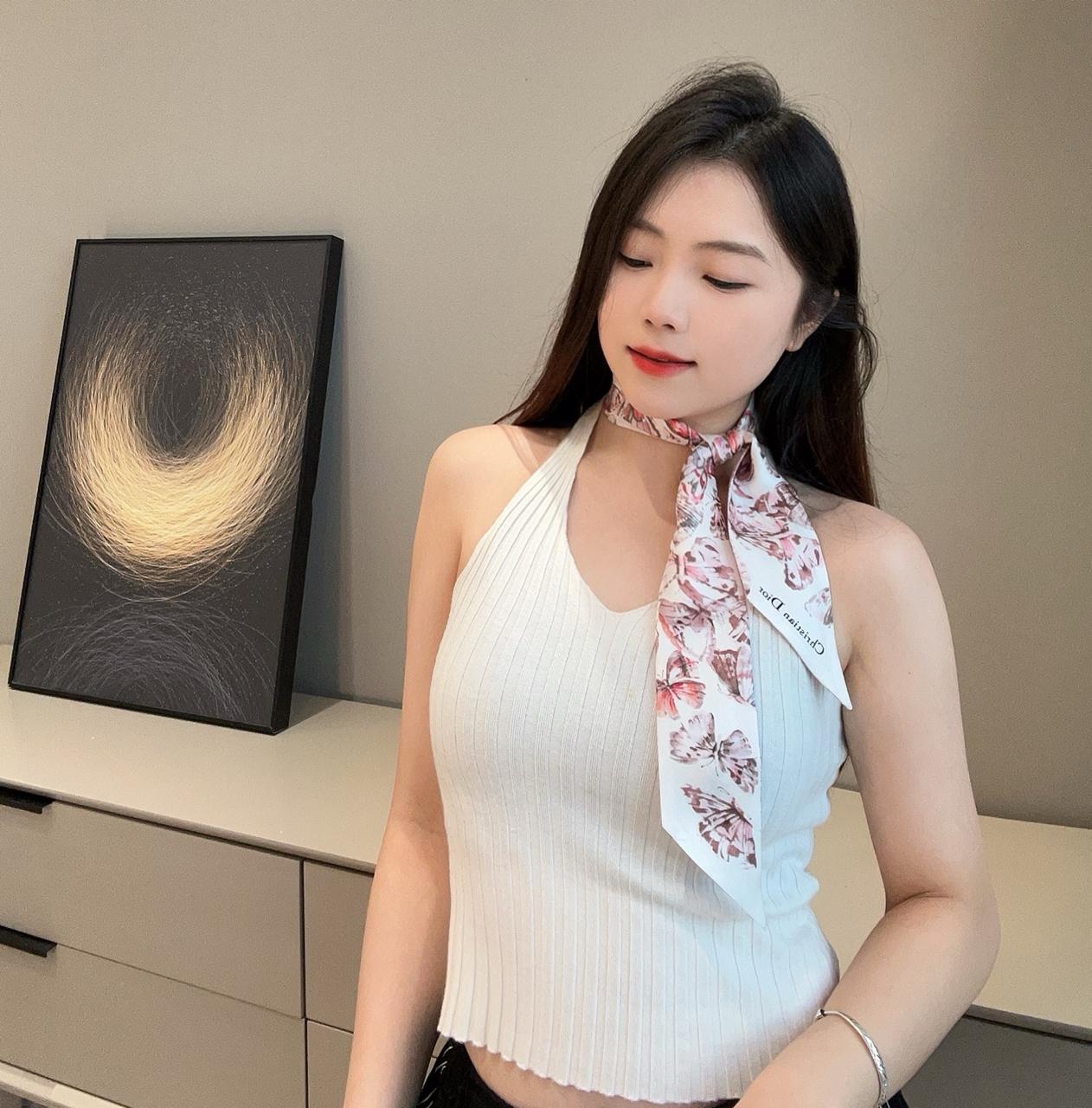 디올 스카프