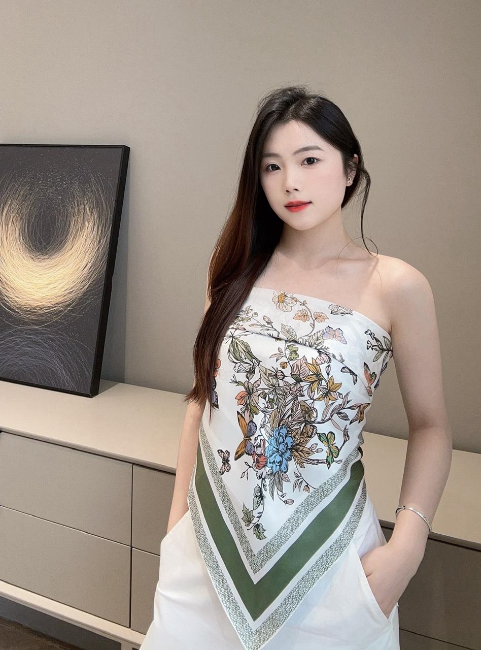디올 스카프