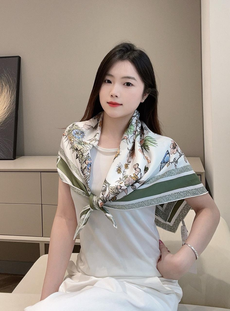 디올 스카프