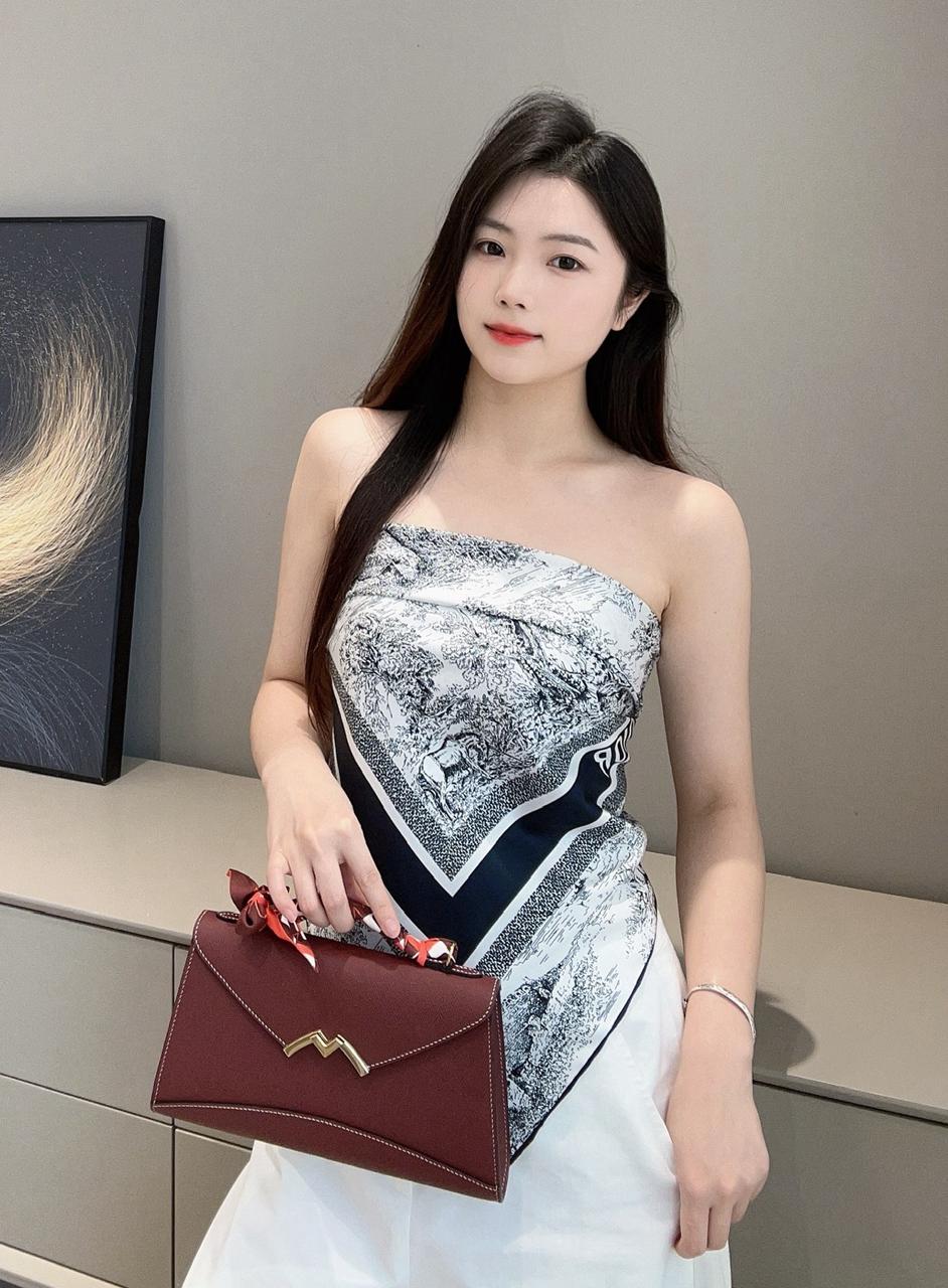 디올 스카프