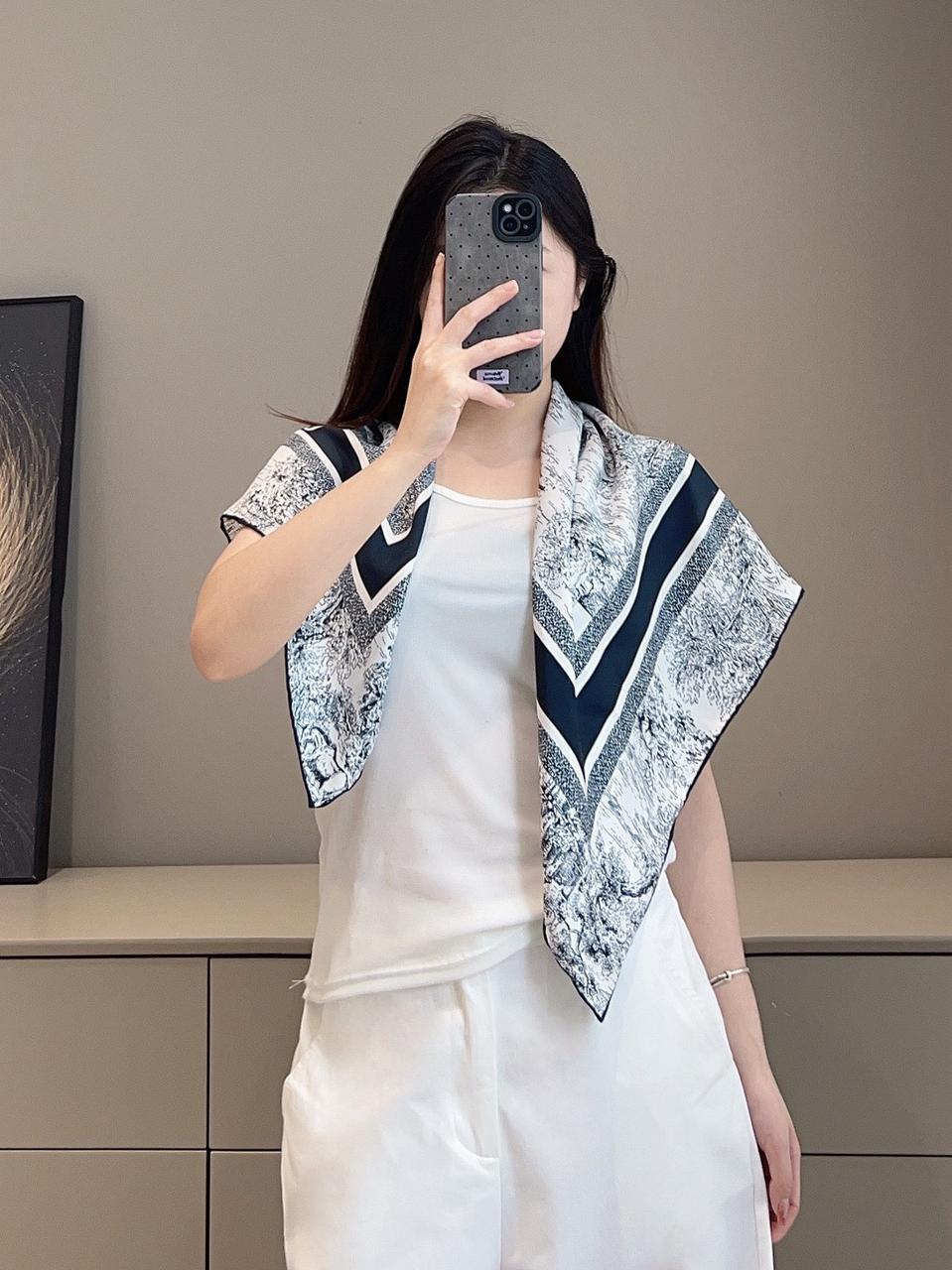 디올 스카프