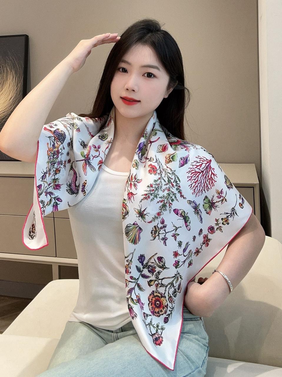 디올 스카프