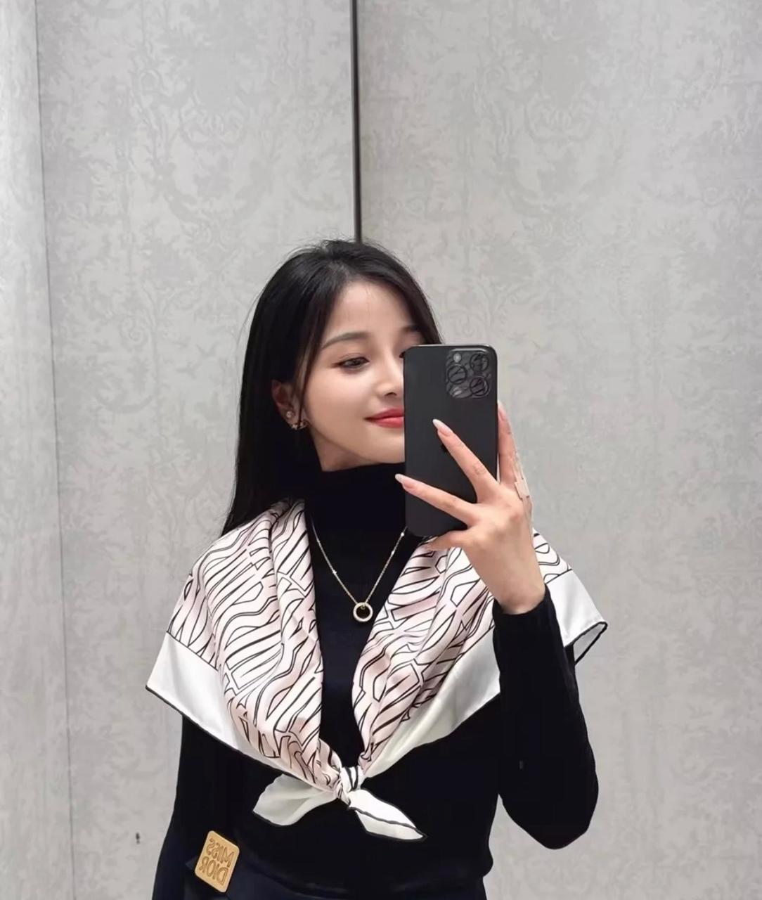 디올 스카프