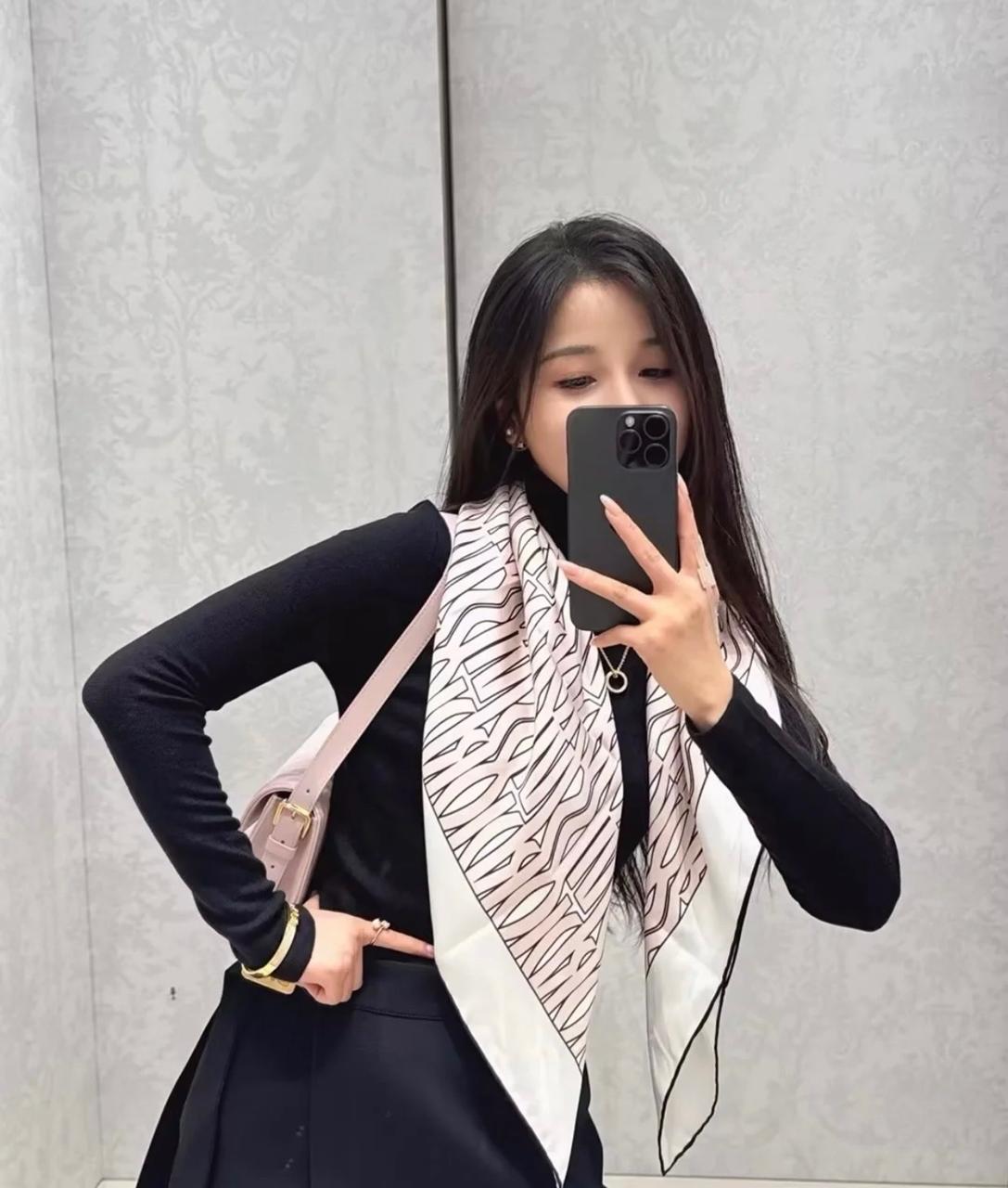 디올 스카프