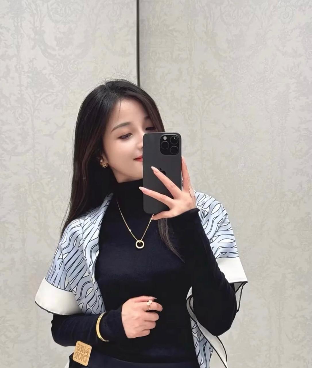 디올 스카프