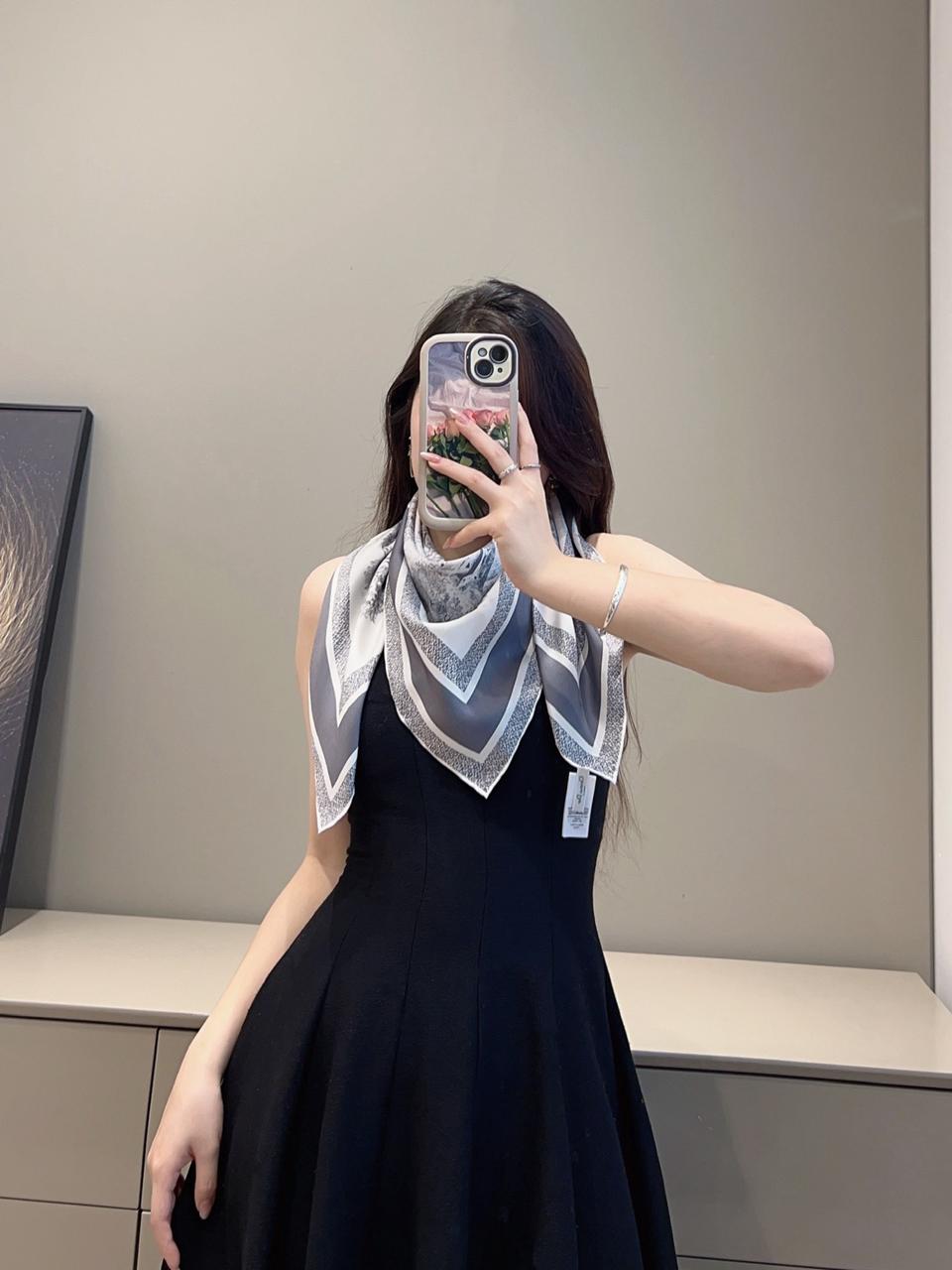 디올 스카프