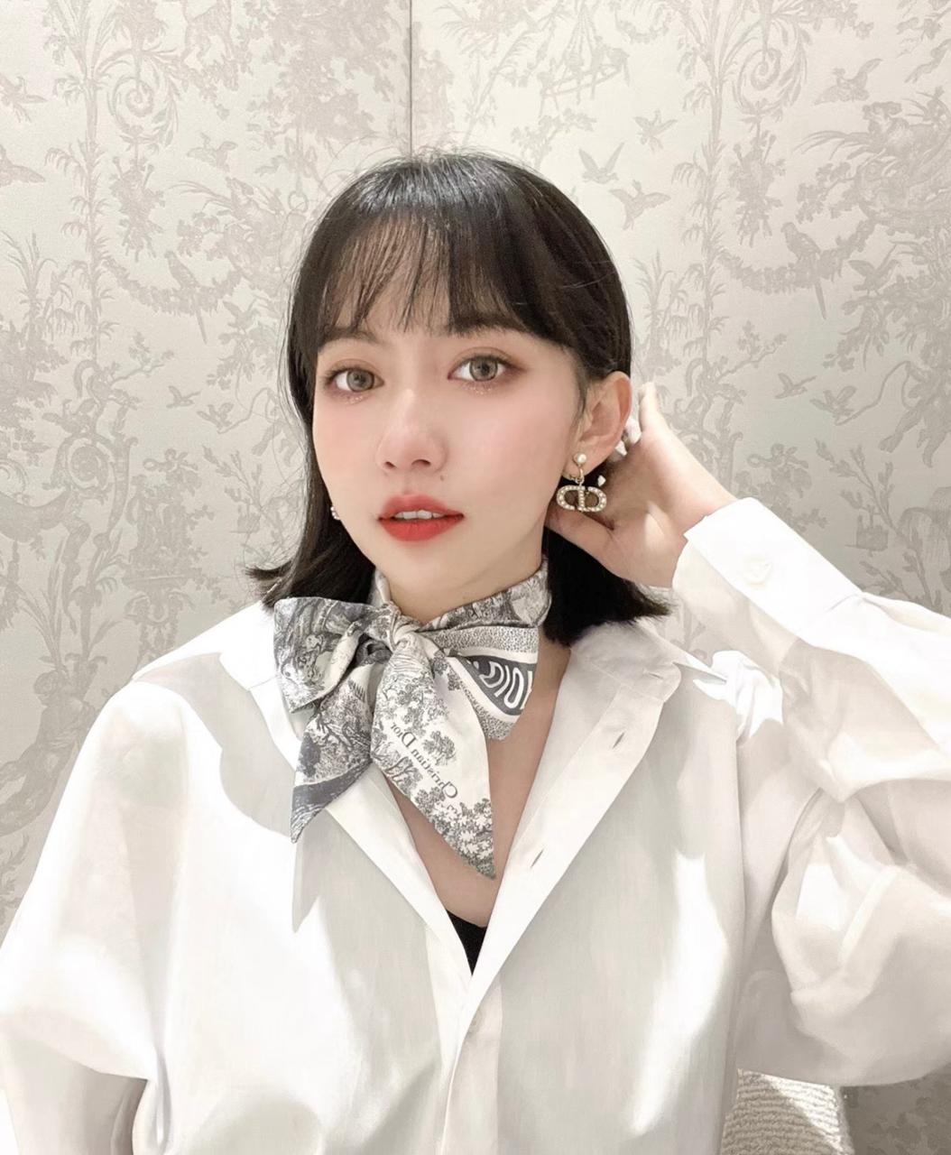 디올 스카프