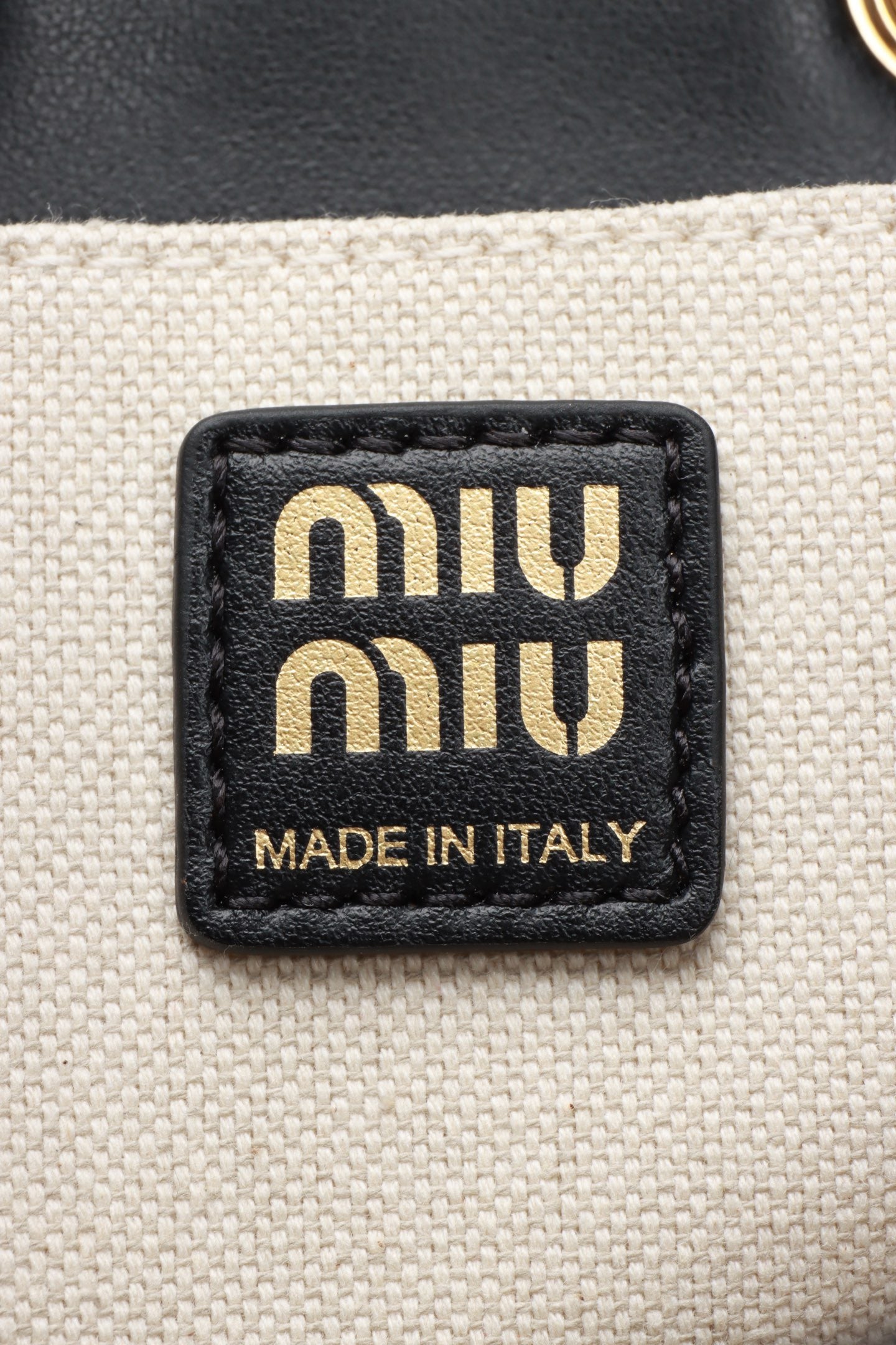 미우미우 가죽 백팩