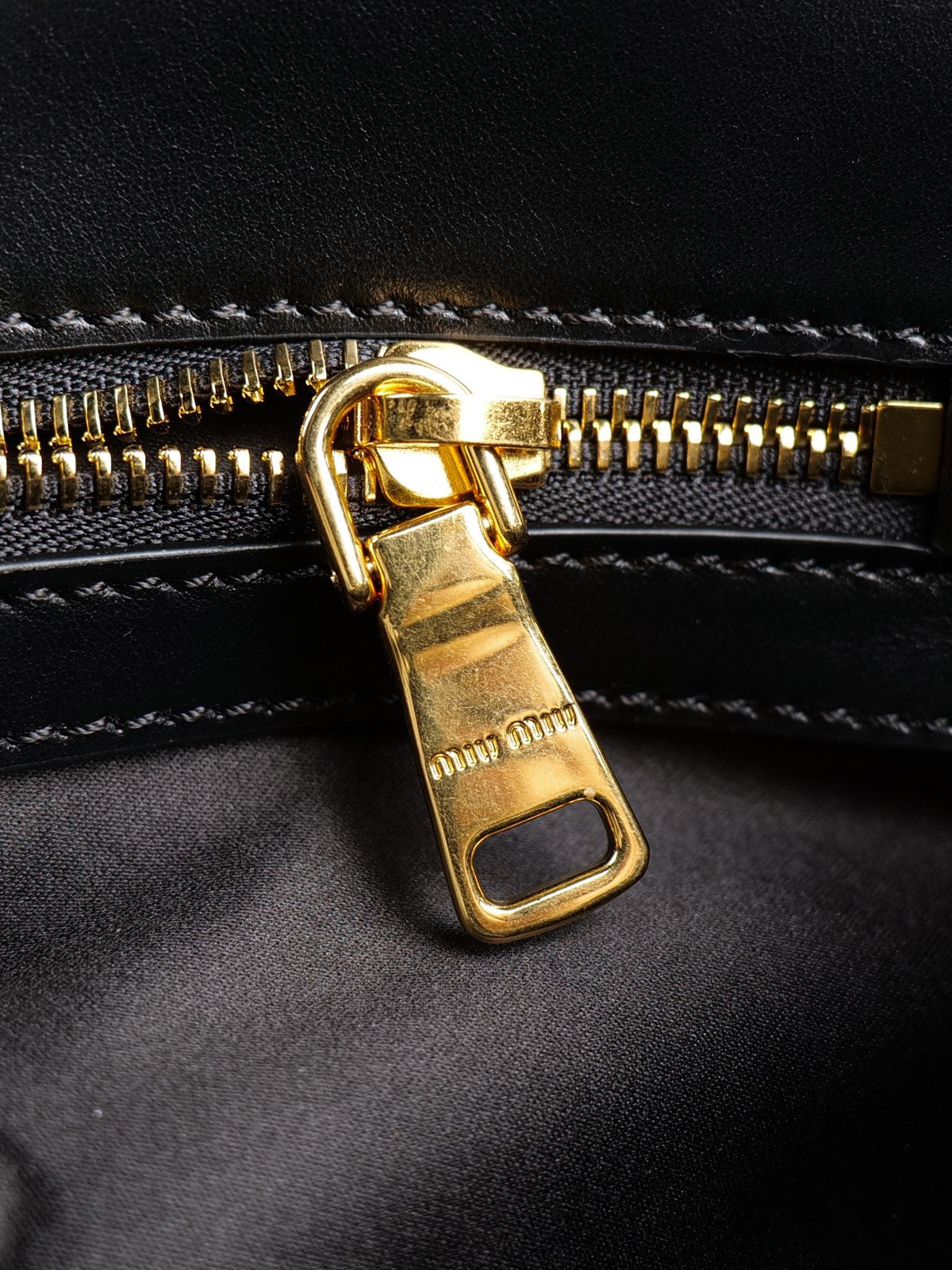 미우미우 레더 숄더백