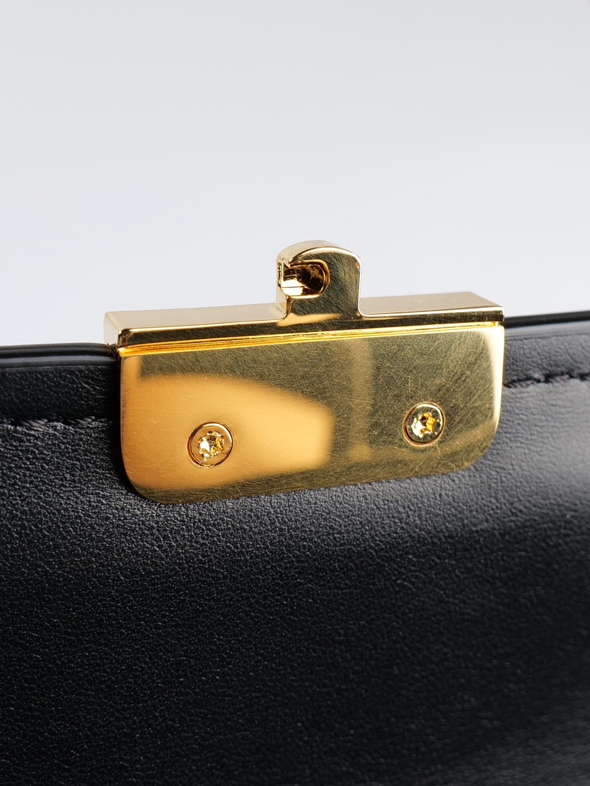 미우미우 레더 숄더백