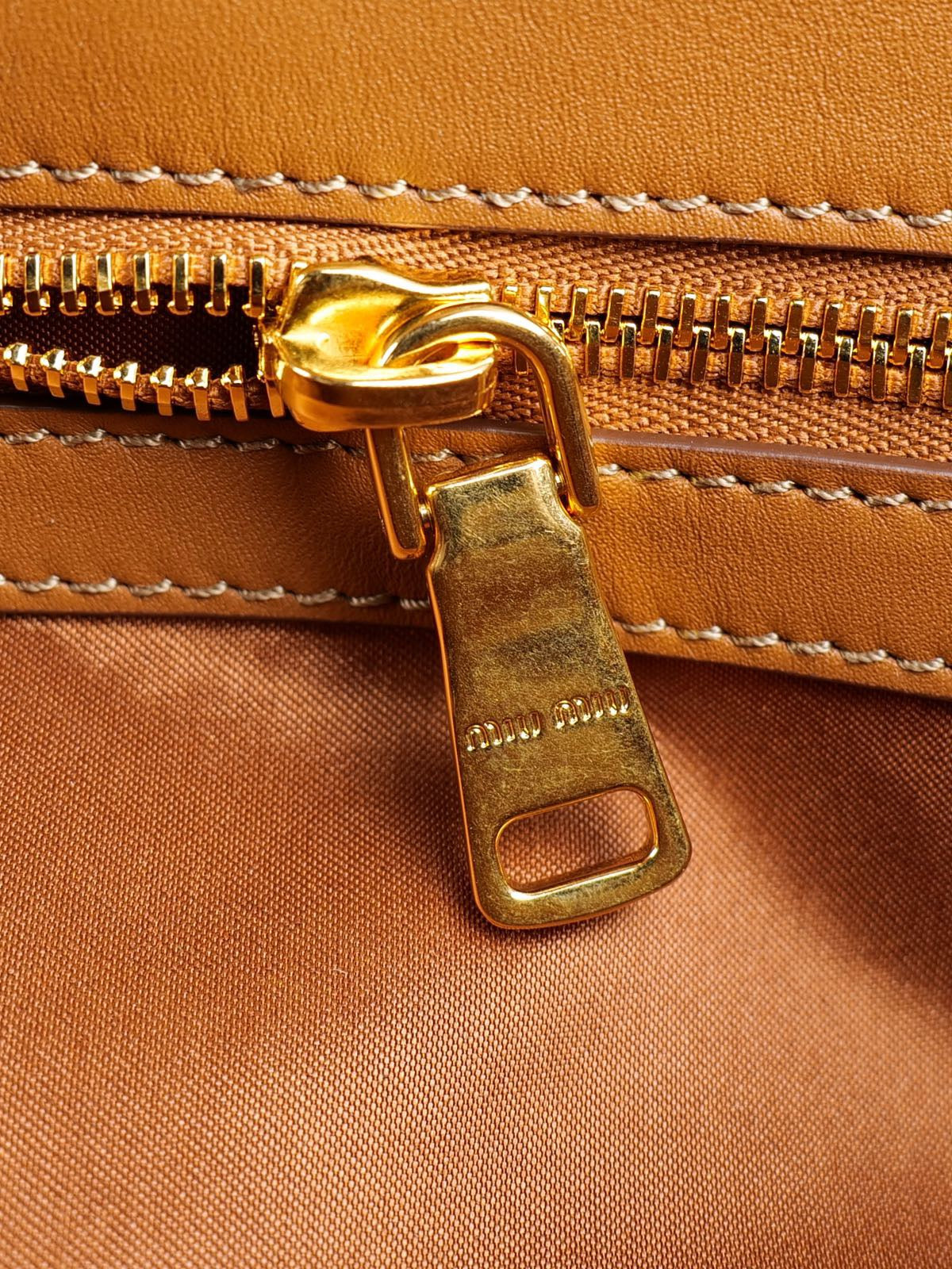 미우미우 레더 숄더백