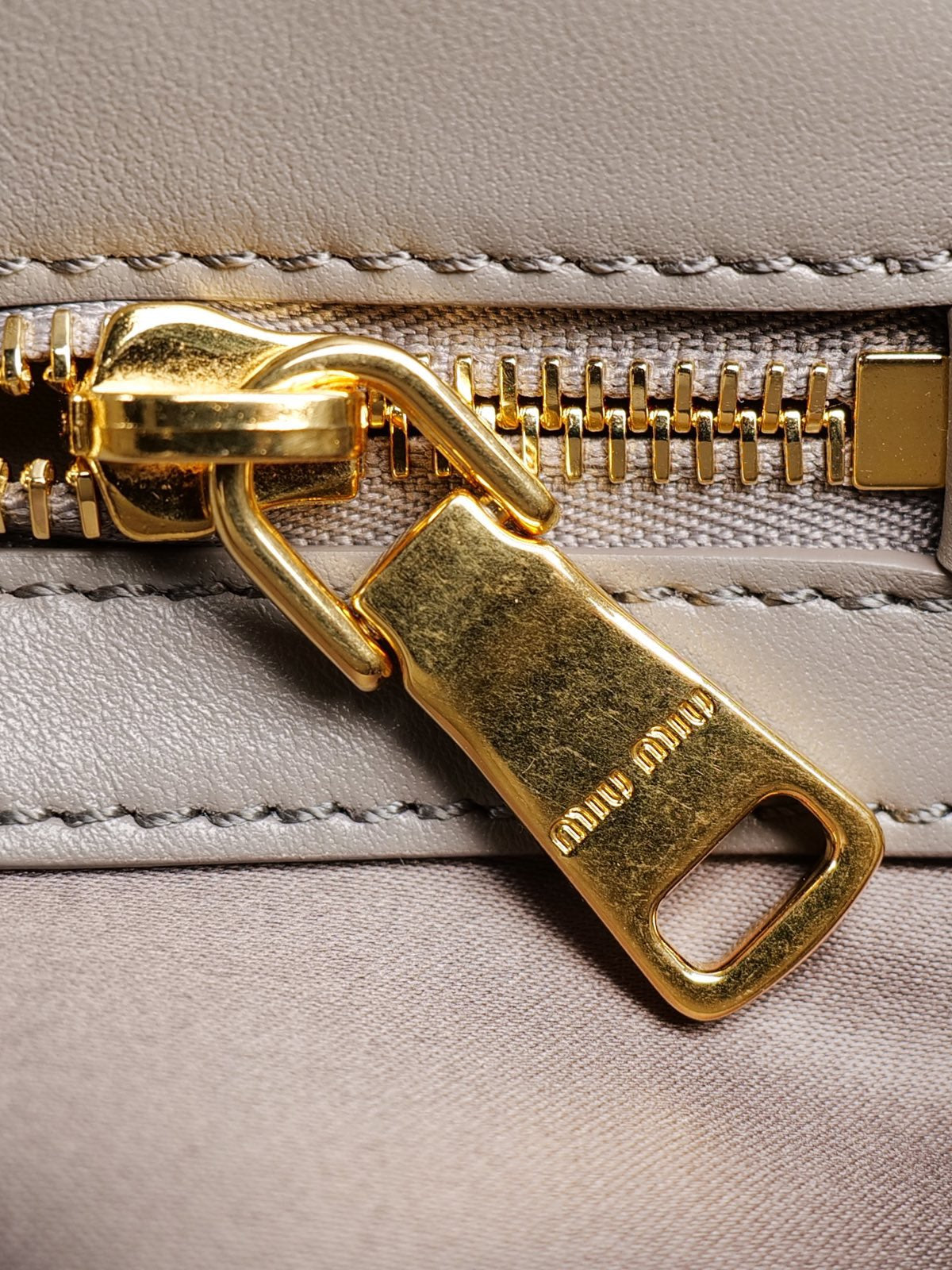 미우미우 레더 숄더백