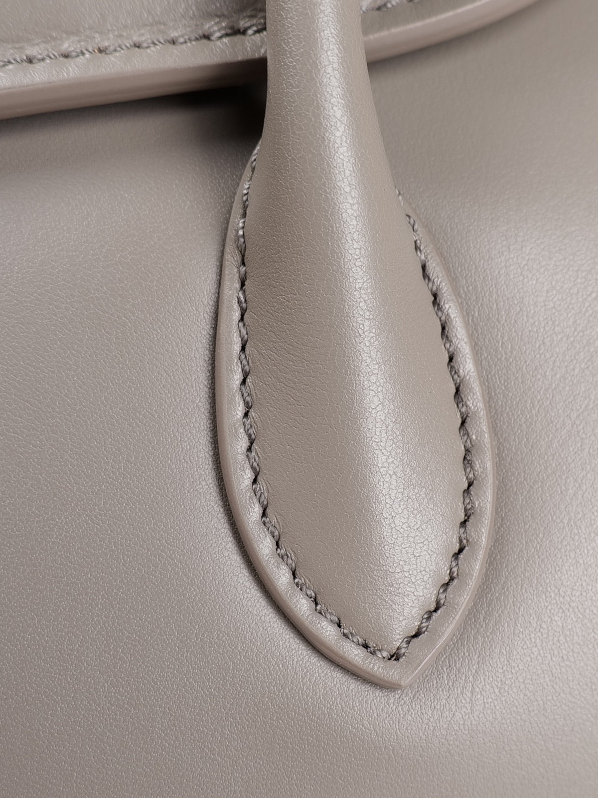 미우미우 레더 숄더백