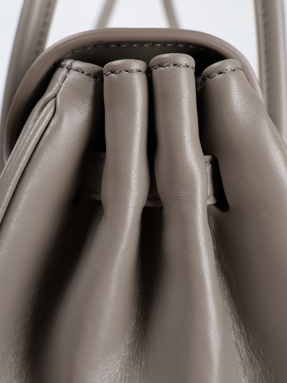 미우미우 레더 숄더백