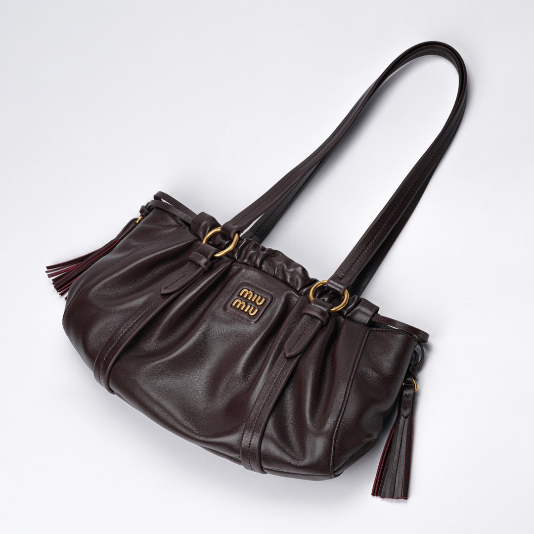 미우미우 조이 나파 숄더백 스몰
