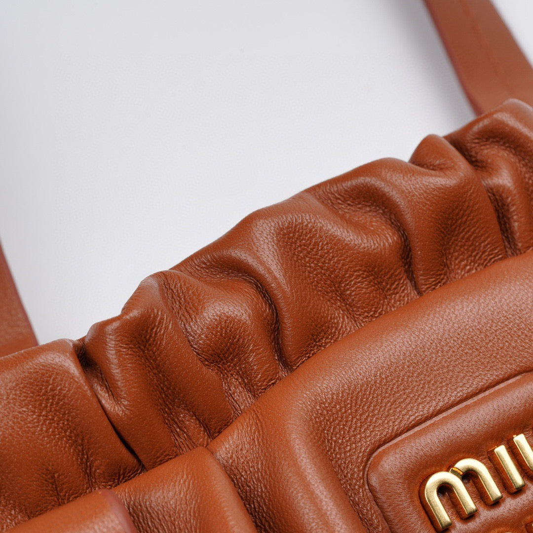 미우미우 조이 나파 숄더백 스몰