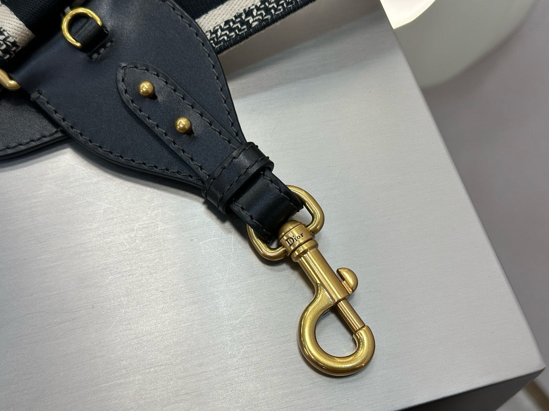 디올 오블리크 자수 스트랩
