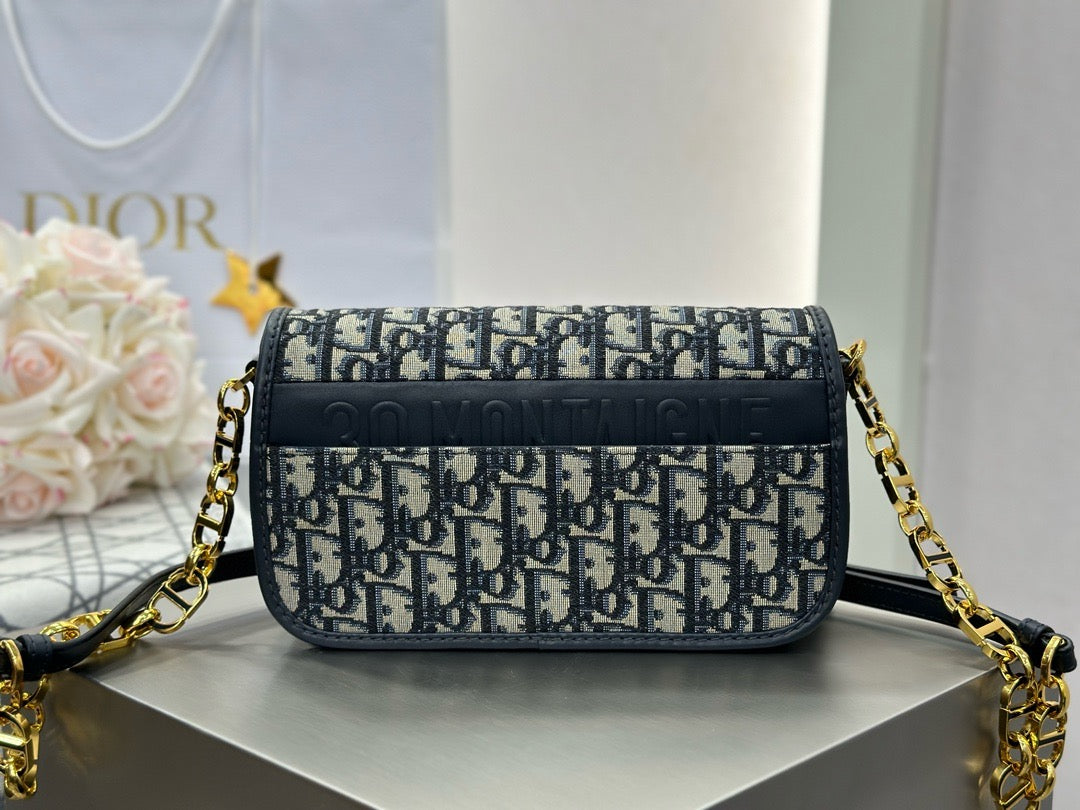 디올 30몽테인 에비뉴