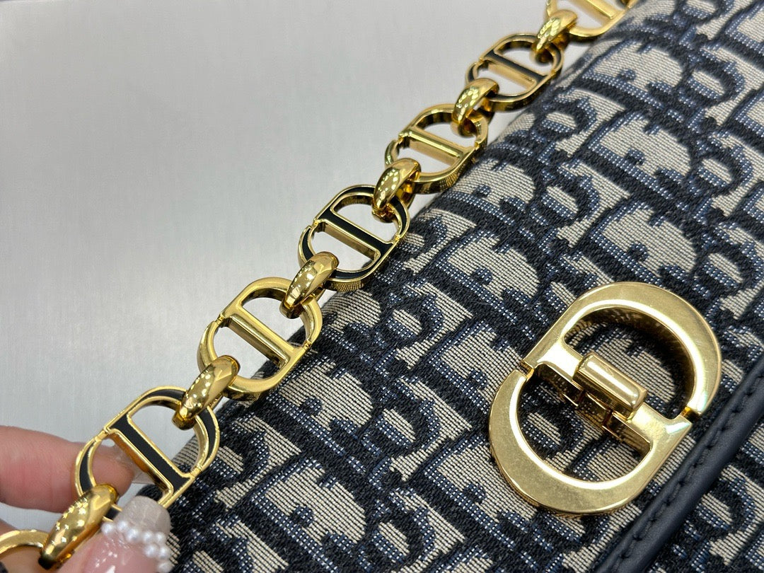 디올 30몽테인 에비뉴