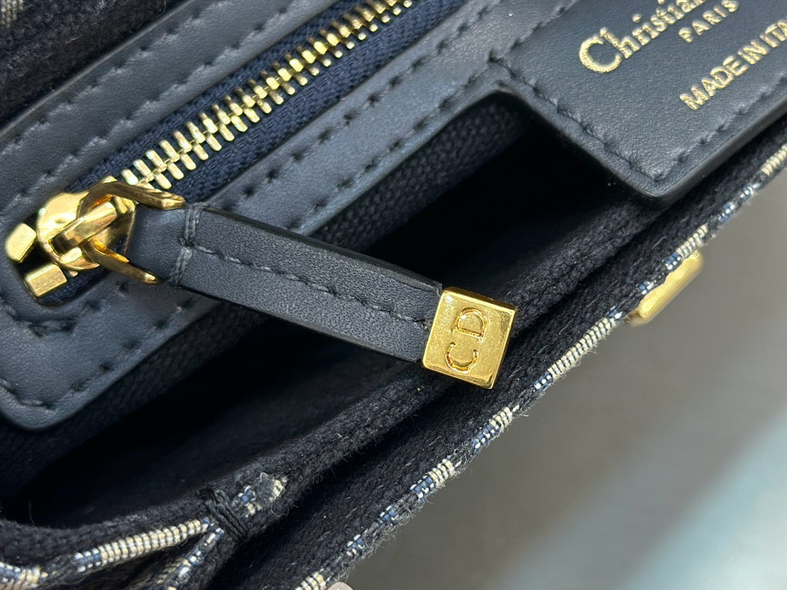 디올 30몽테인 에비뉴