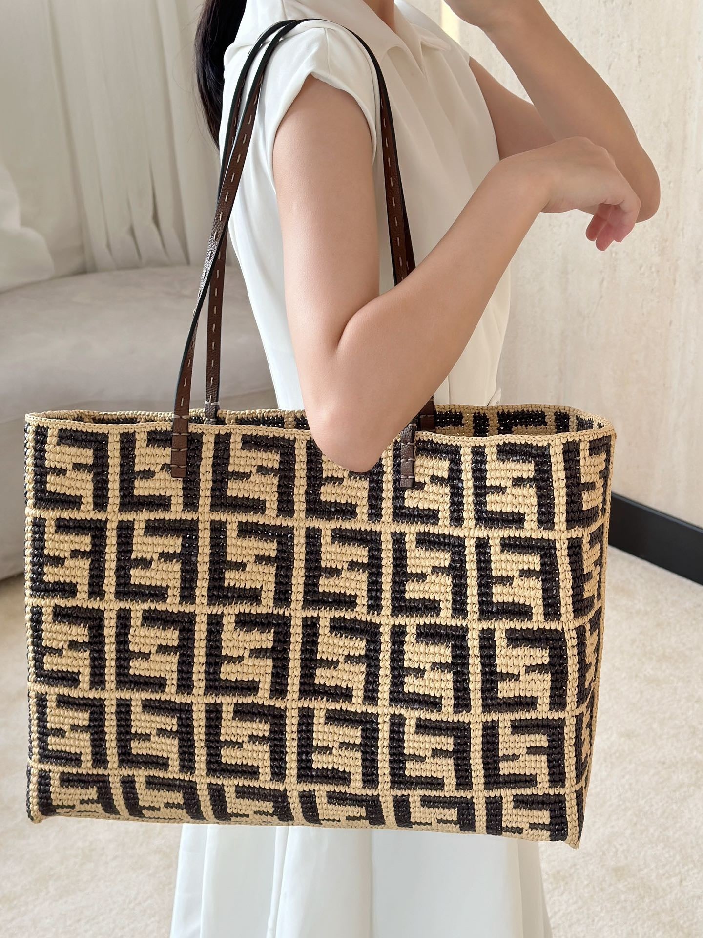 펜디 롤 FF 라피아 라지