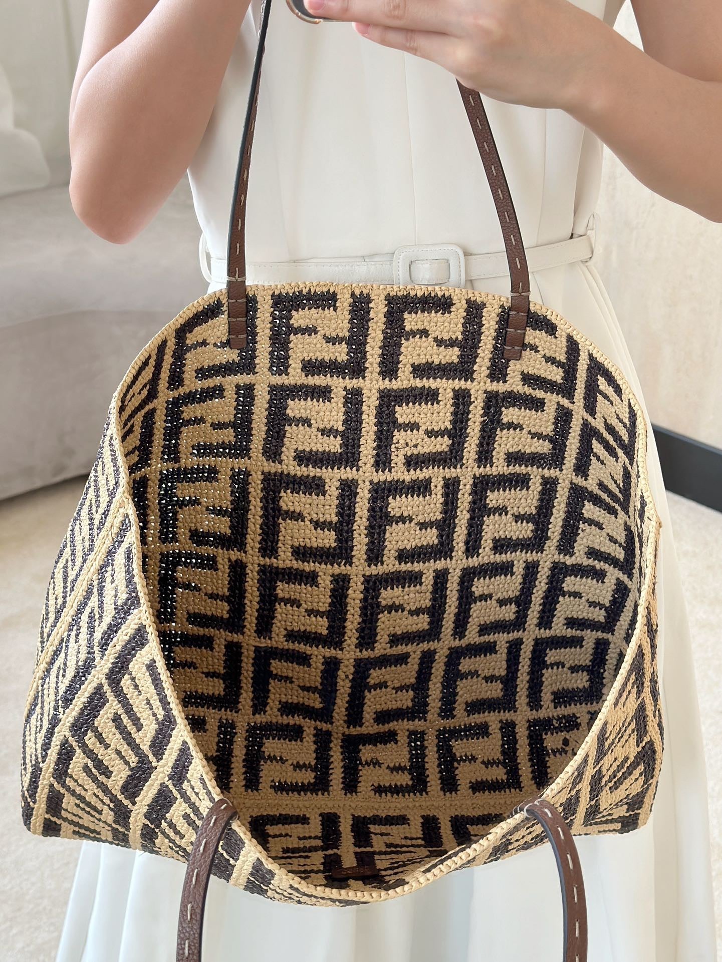 펜디 롤 FF 라피아 라지